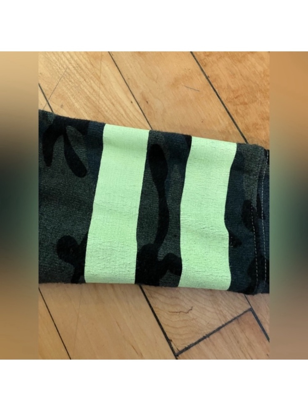 Sundry Camo Army Green Lightweight Crewneck Sweatshirt Neon Stripe size 1 Small - Picture 5 of 9